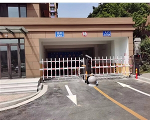 學(xué)校大門(mén)車(chē)牌識(shí)別道閘